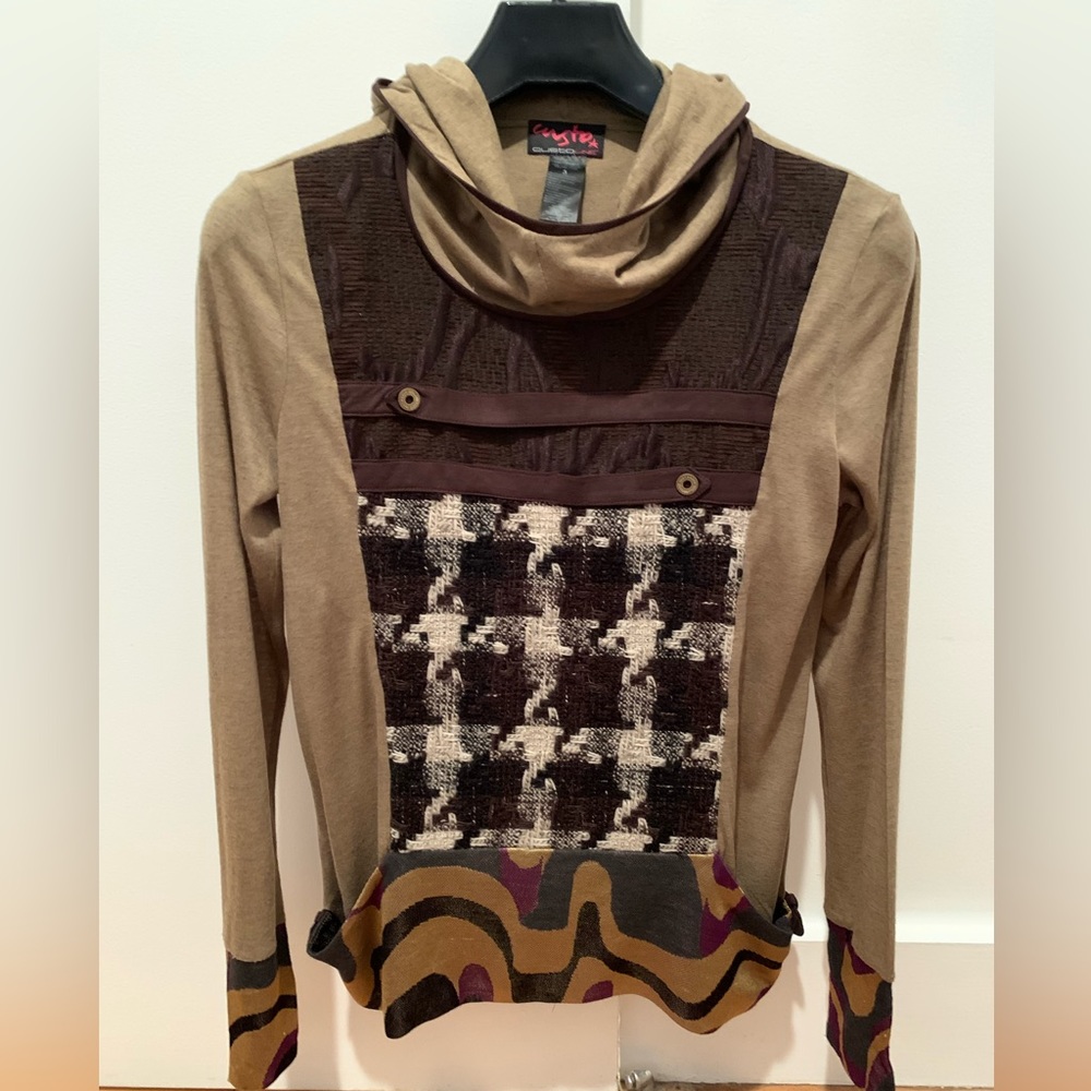 Custo Barcelona vintage long sleeve hooded top.